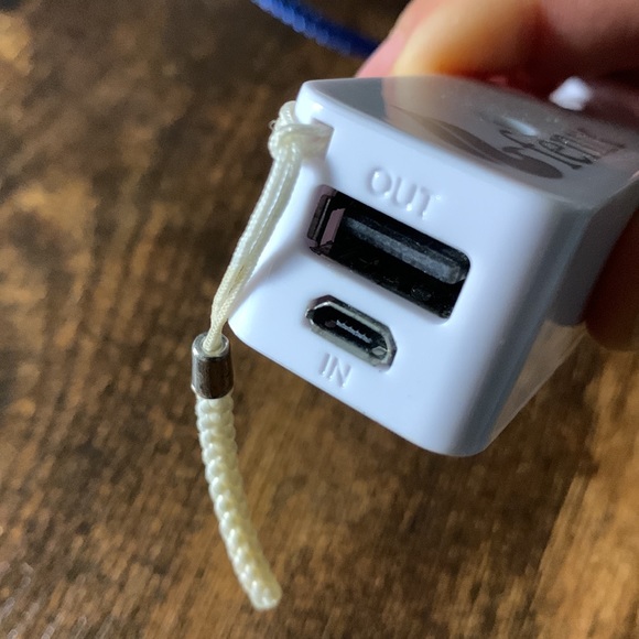 Hang Accessories Portables Phone Charger - Picture 3 of 4